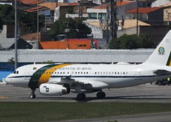 Lula desembarca em Sergipe para anúncio de investimentos da Petrobras e visitas a hospitais