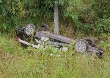 Viatura da Polícia Civil de Sergipe perde controle e capota em Riachuelo