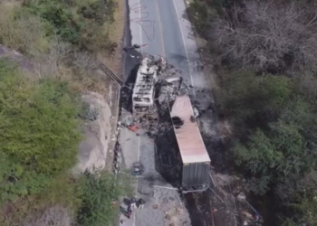 BR-251 é liberada após mais de 11 horas interditada por acidente com oito mortos